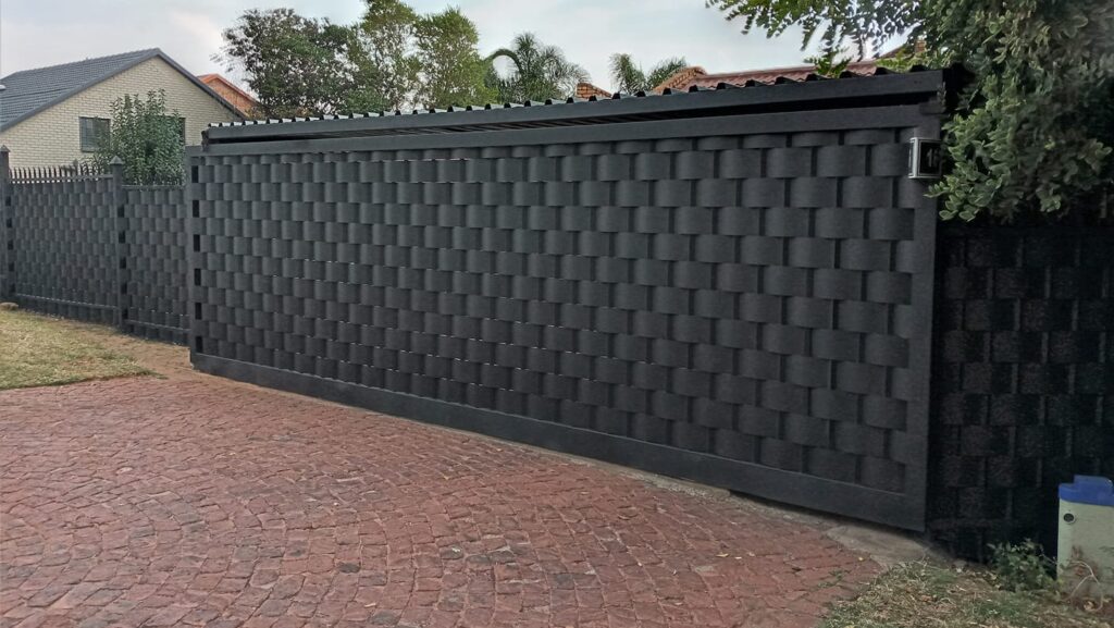 Galvanized steel palisade fence weave